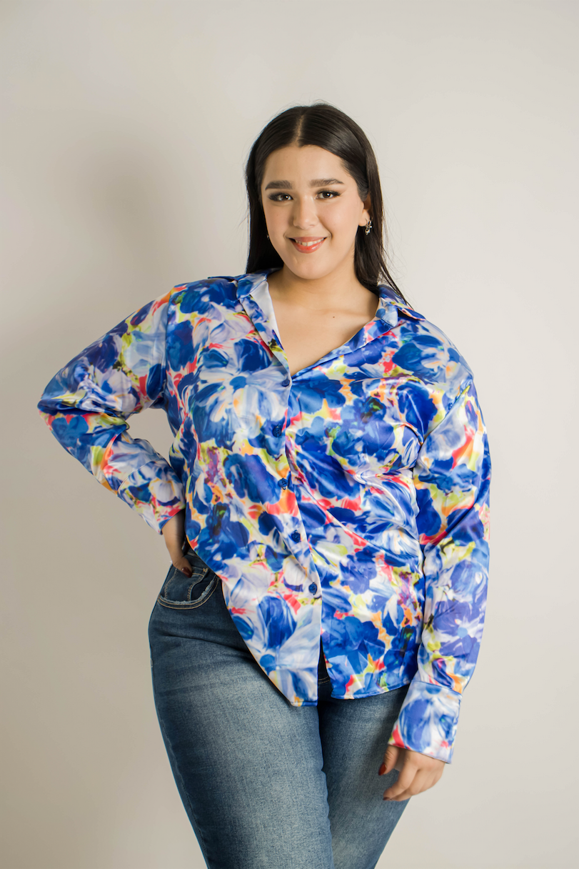 Blusa camisera en satin estampada