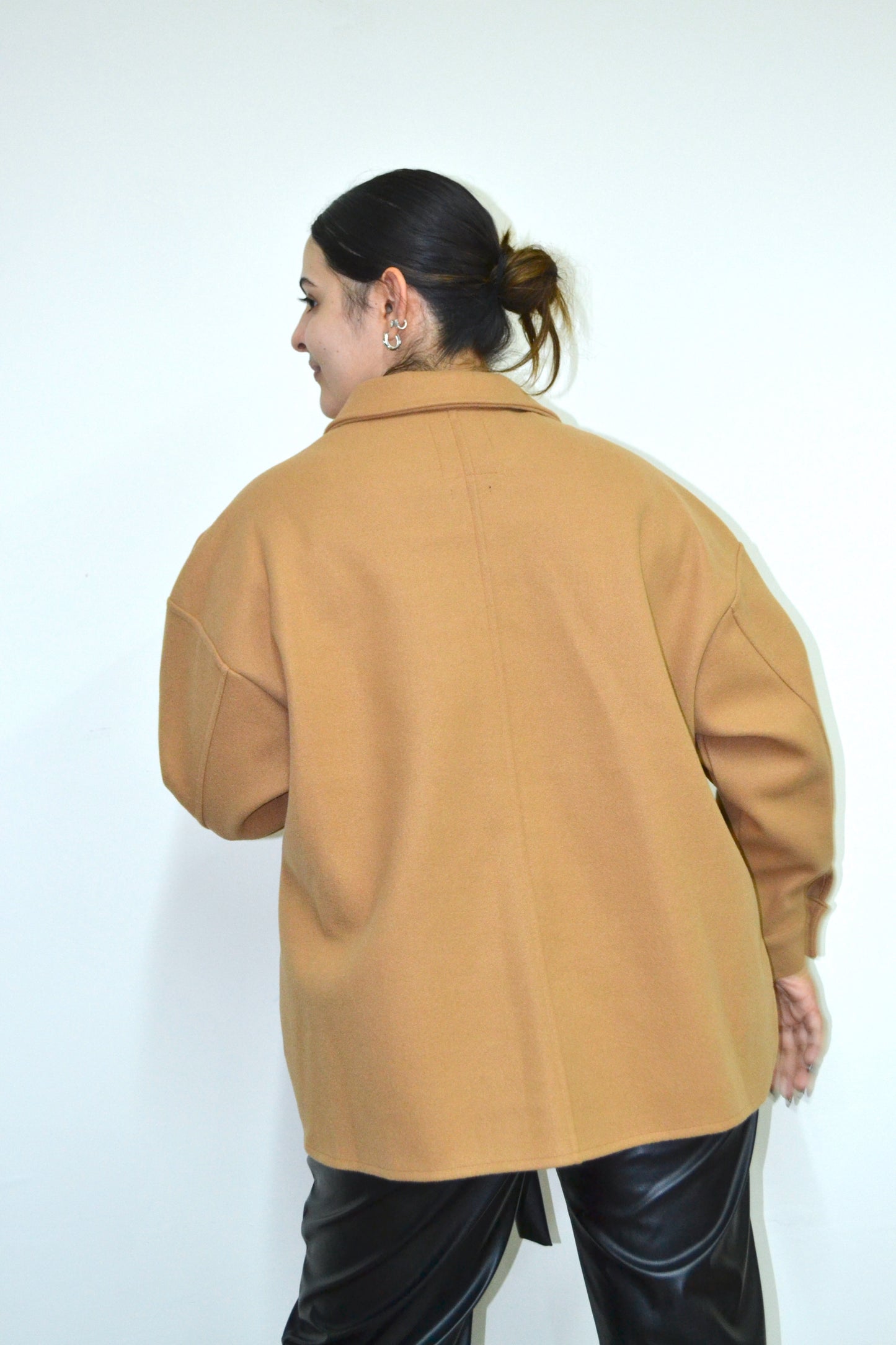 Camisa oversized tipo chamarra