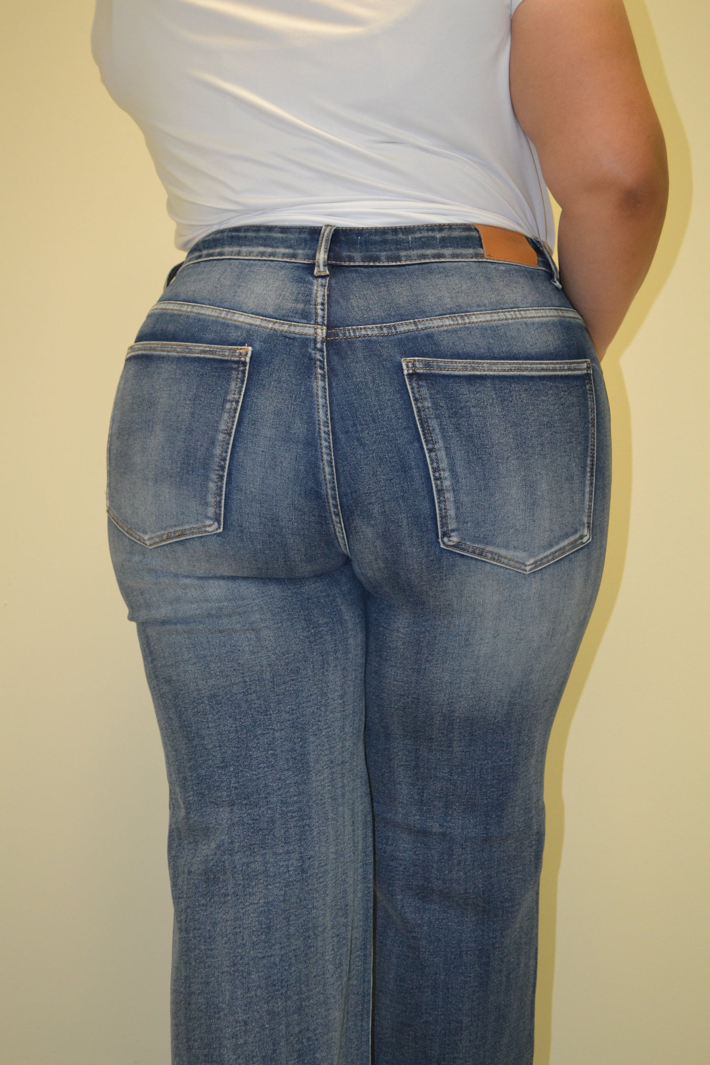 Jeans Corte Wide con Abertura