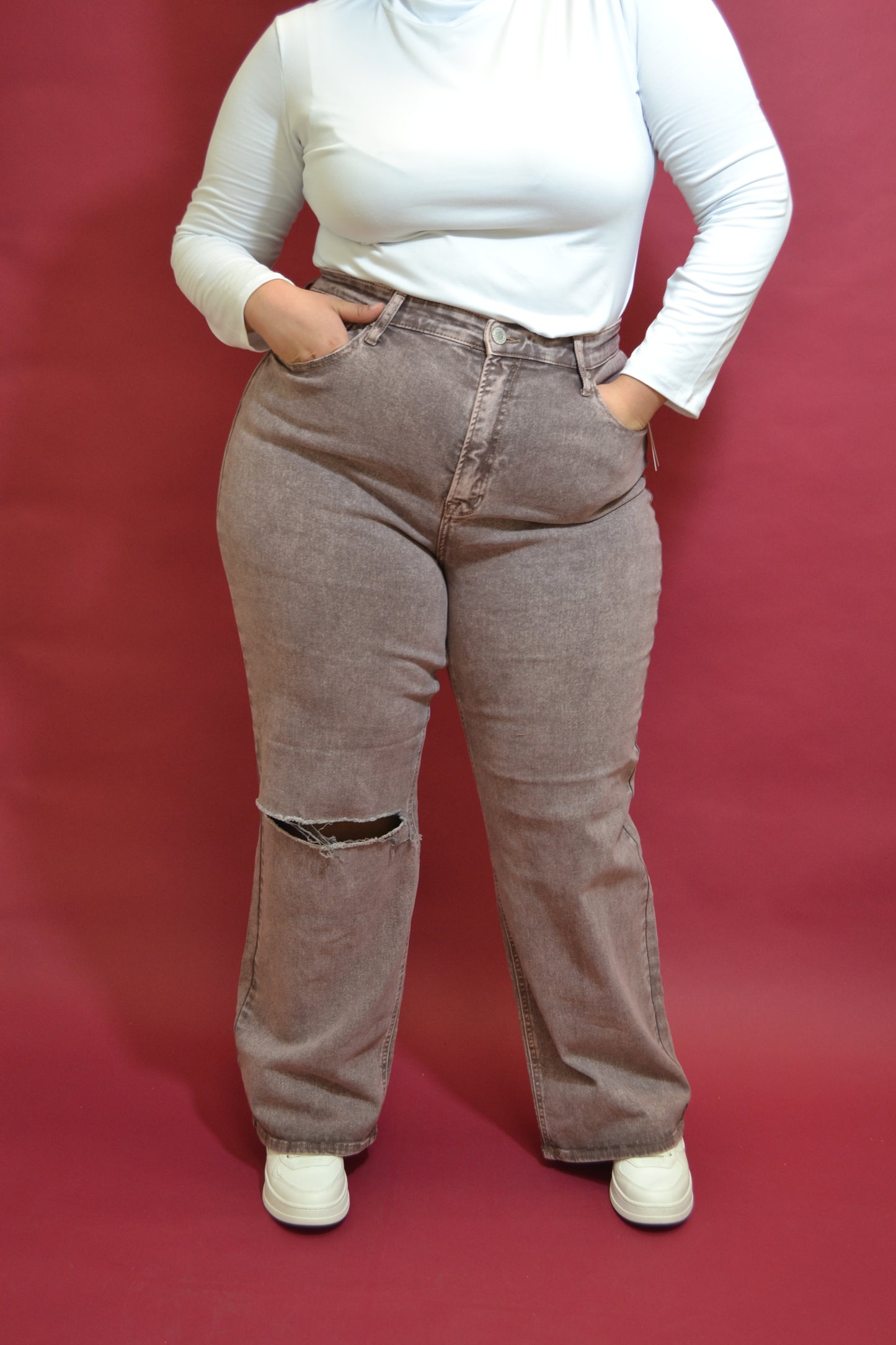 Jeans Corte Wide Con Rotura