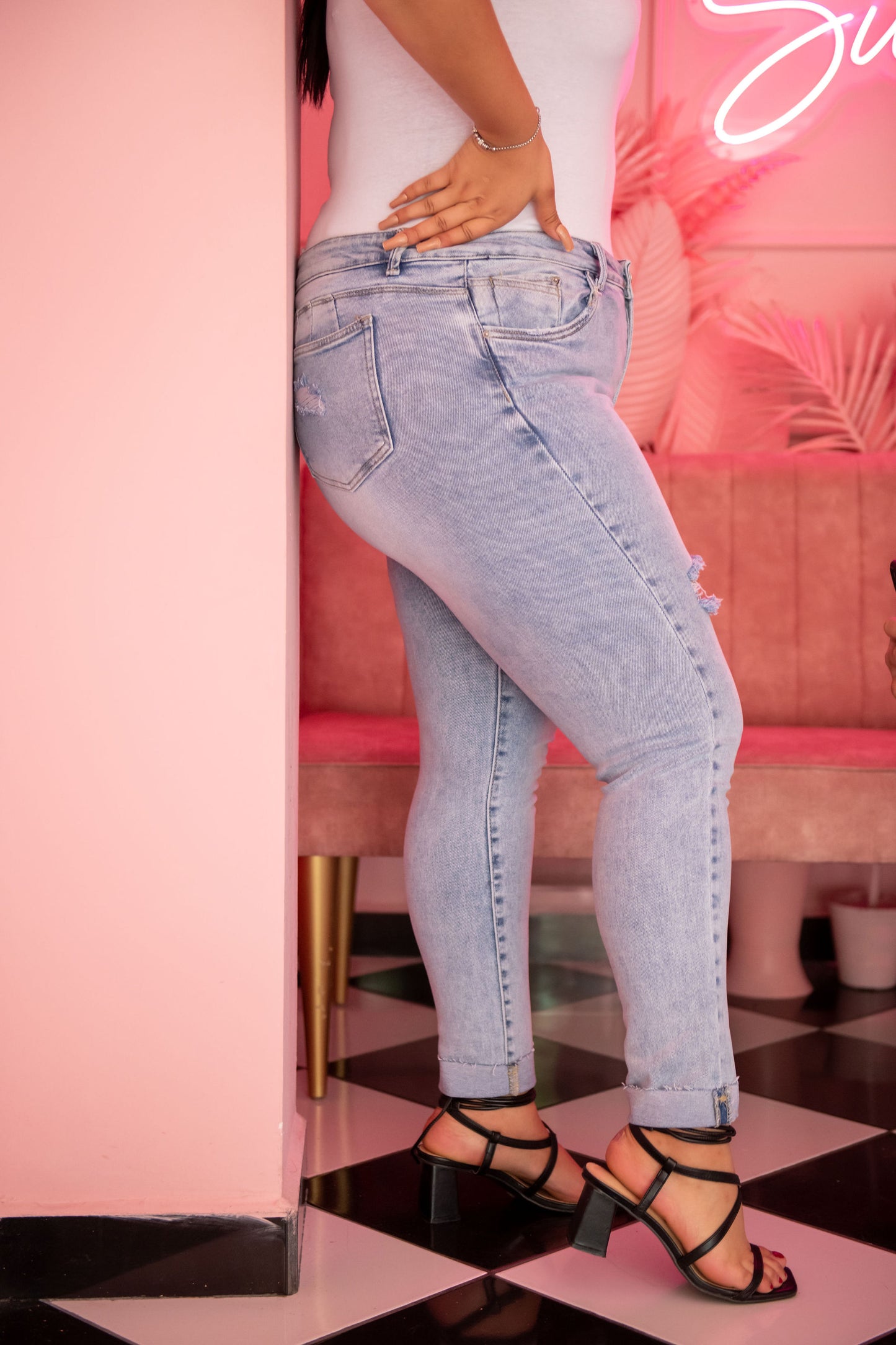 Jeans skinny con rotura