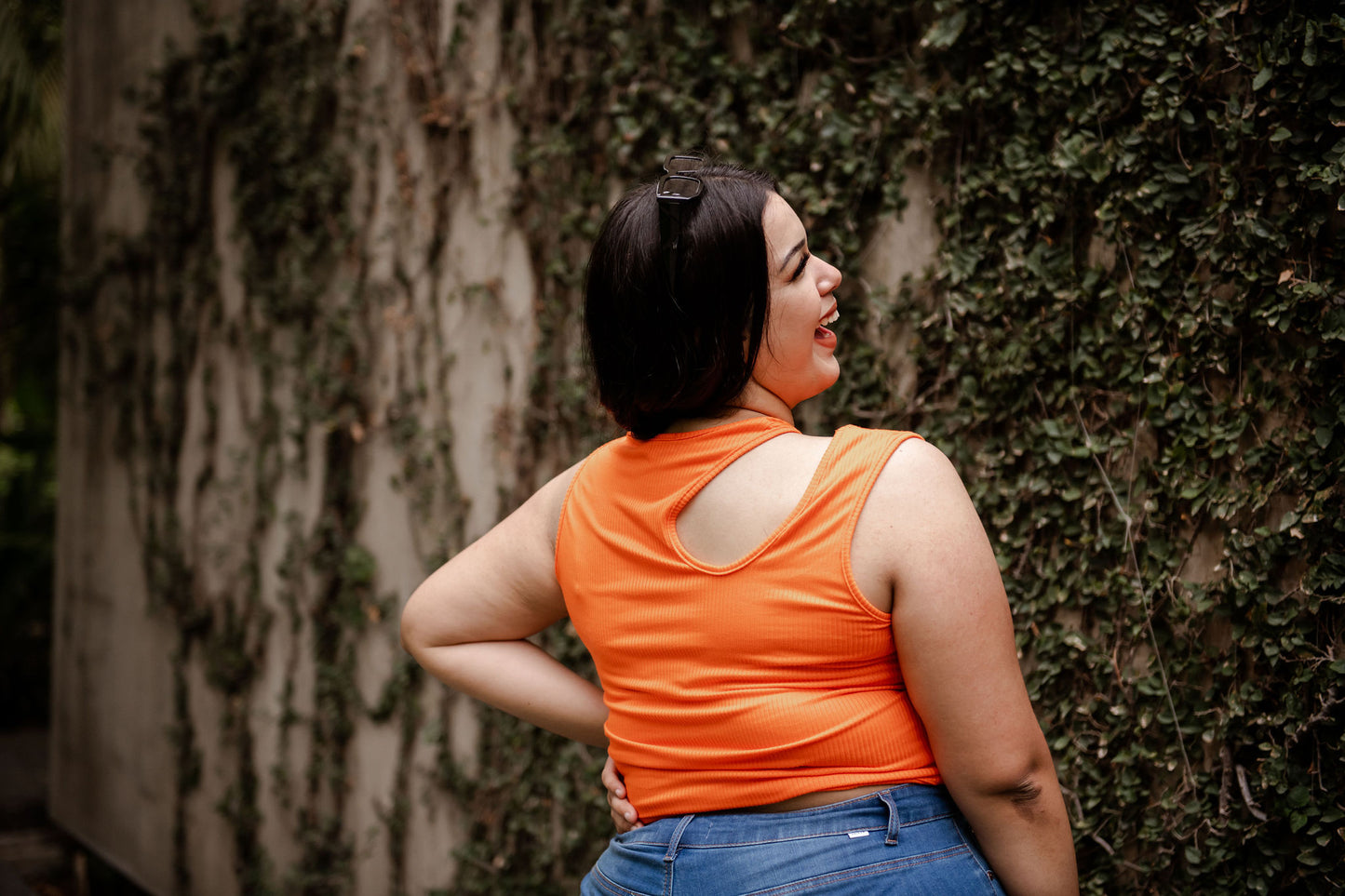 Blusa tipo crop top con abertura