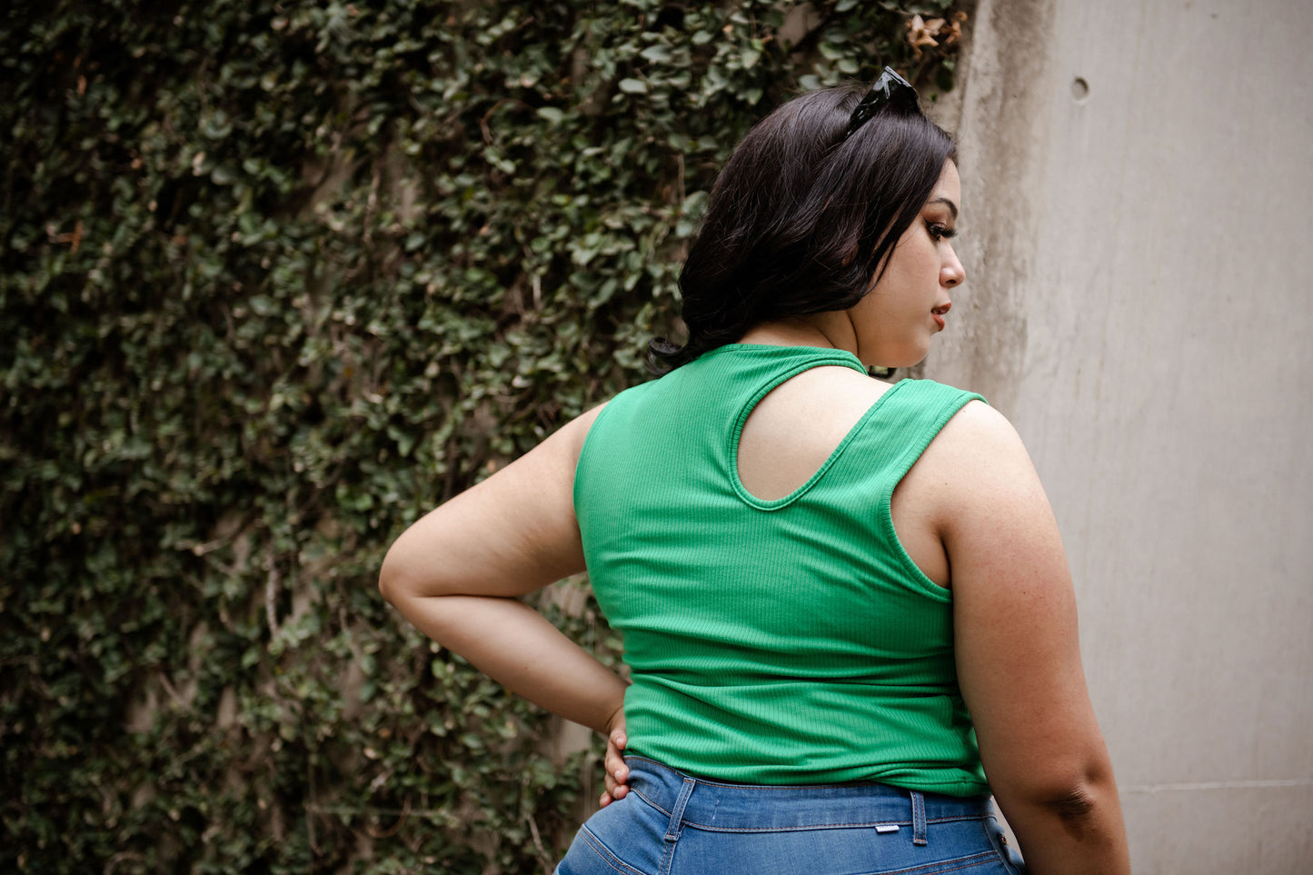 Blusa tipo crop top con abertura