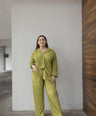 Set de blusa camisera y pantalón flare