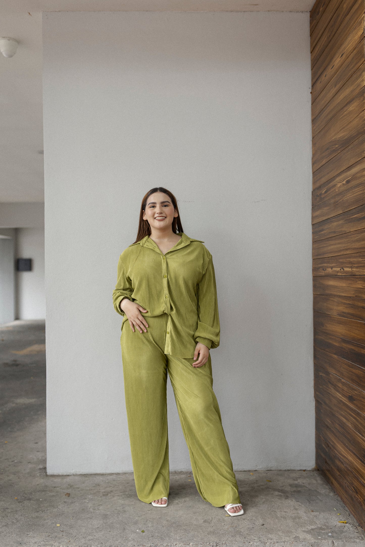 Set de blusa camisera y pantalón flare