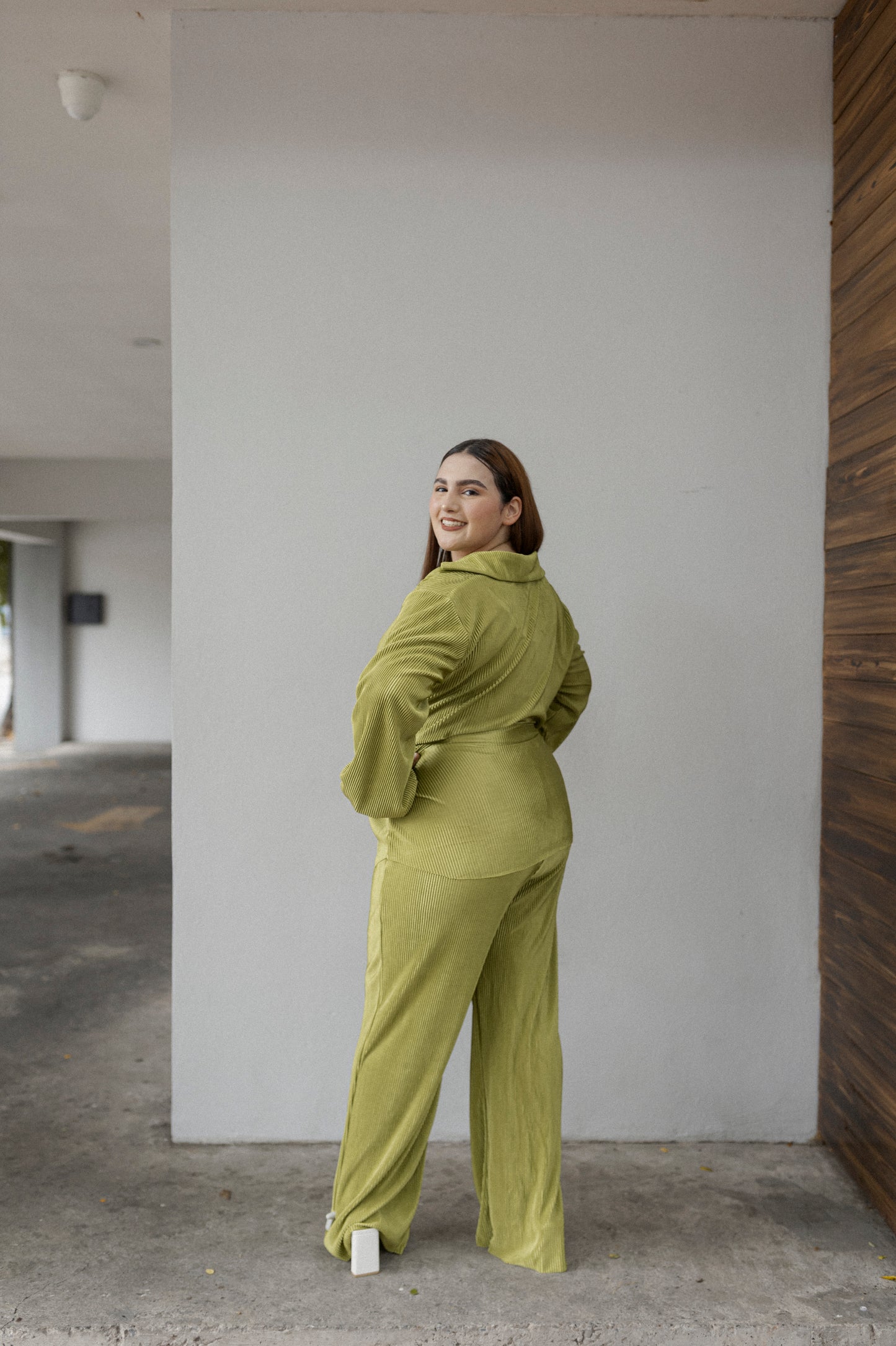 Set de blusa camisera y pantalón flare