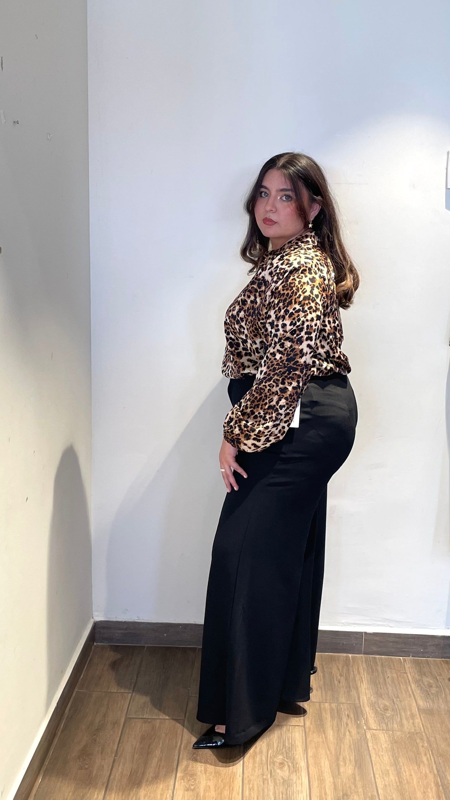 Blusa Satinada Animal Print con brillo