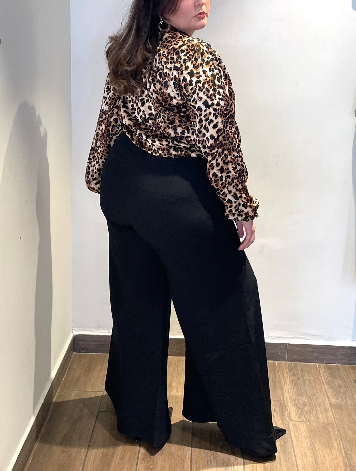 Blusa Satinada Animal Print con brillo