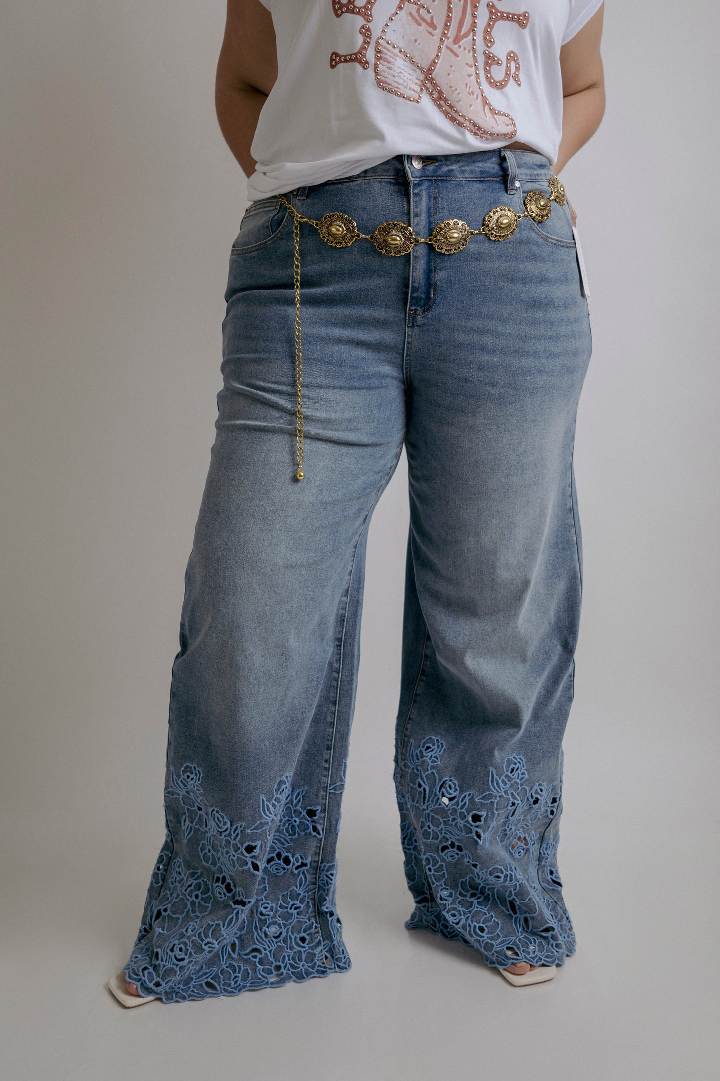 Jeans Corte Wide Con Encaje