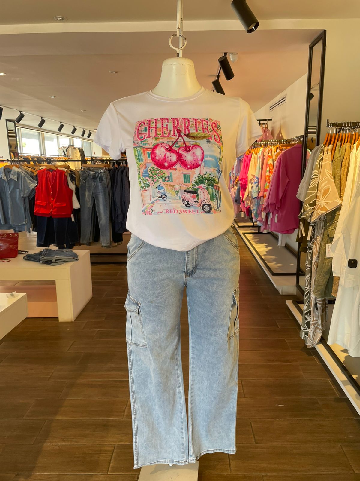 Camiseta Estampada Con Pedreria