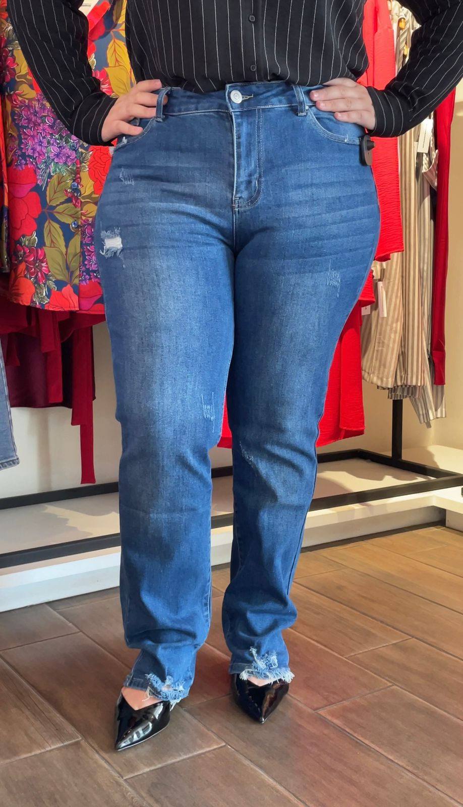 Jeans Corte Recto Roturas