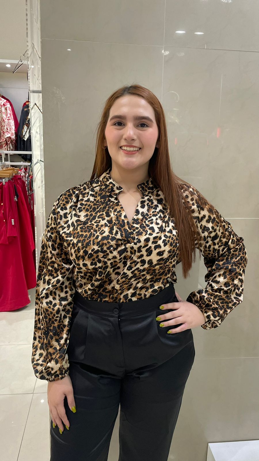 Blusa Satinada Animal Print con brillo