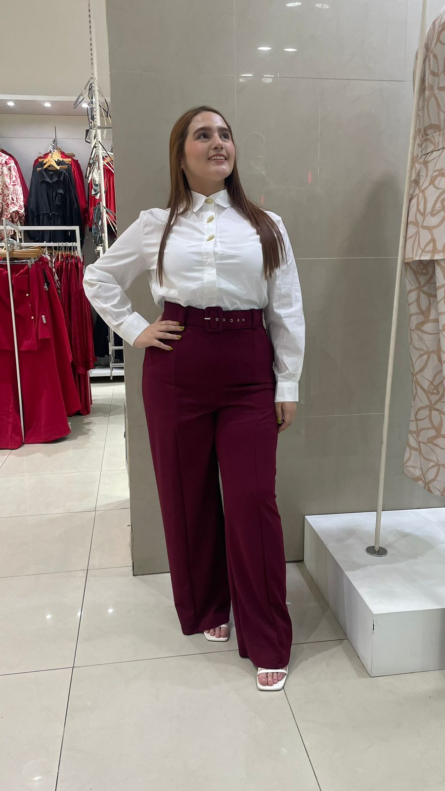 Pantalon vestir recto con cinto