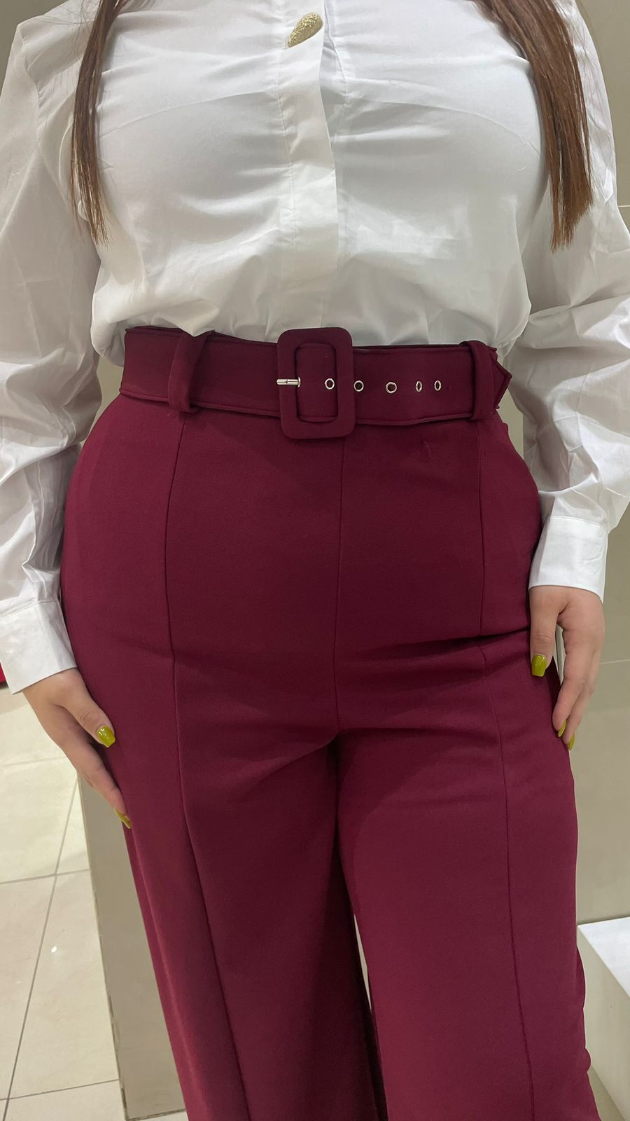 Pantalon vestir recto con cinto