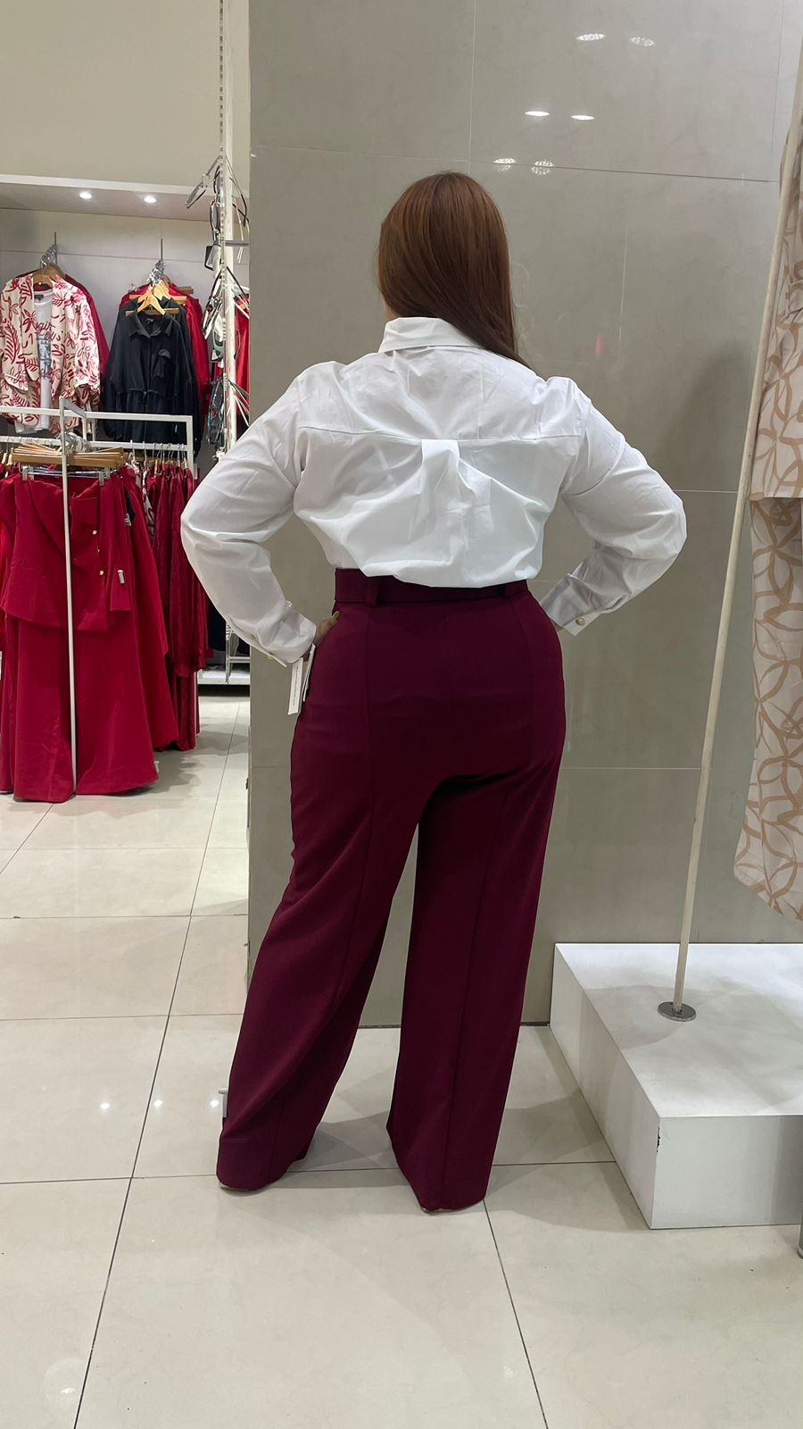 Pantalon vestir recto con cinto