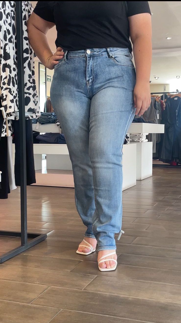 Jeans Corte Flare Con Bolsas