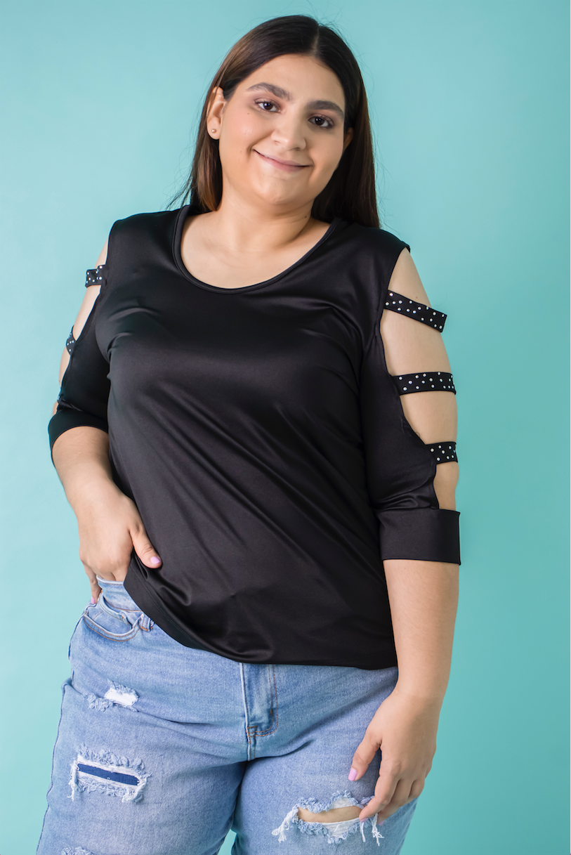 Blusa satinada con pedrería