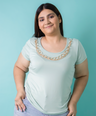 Blusa casual con cadena