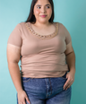 Blusa casual con cadena