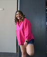 Blusa camisera con botón de perlas