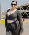 Blusa tipo croptop brillosa