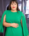 Vestido midi con mangas tipo capa