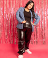 Pantalon tipo jogger efecto piel