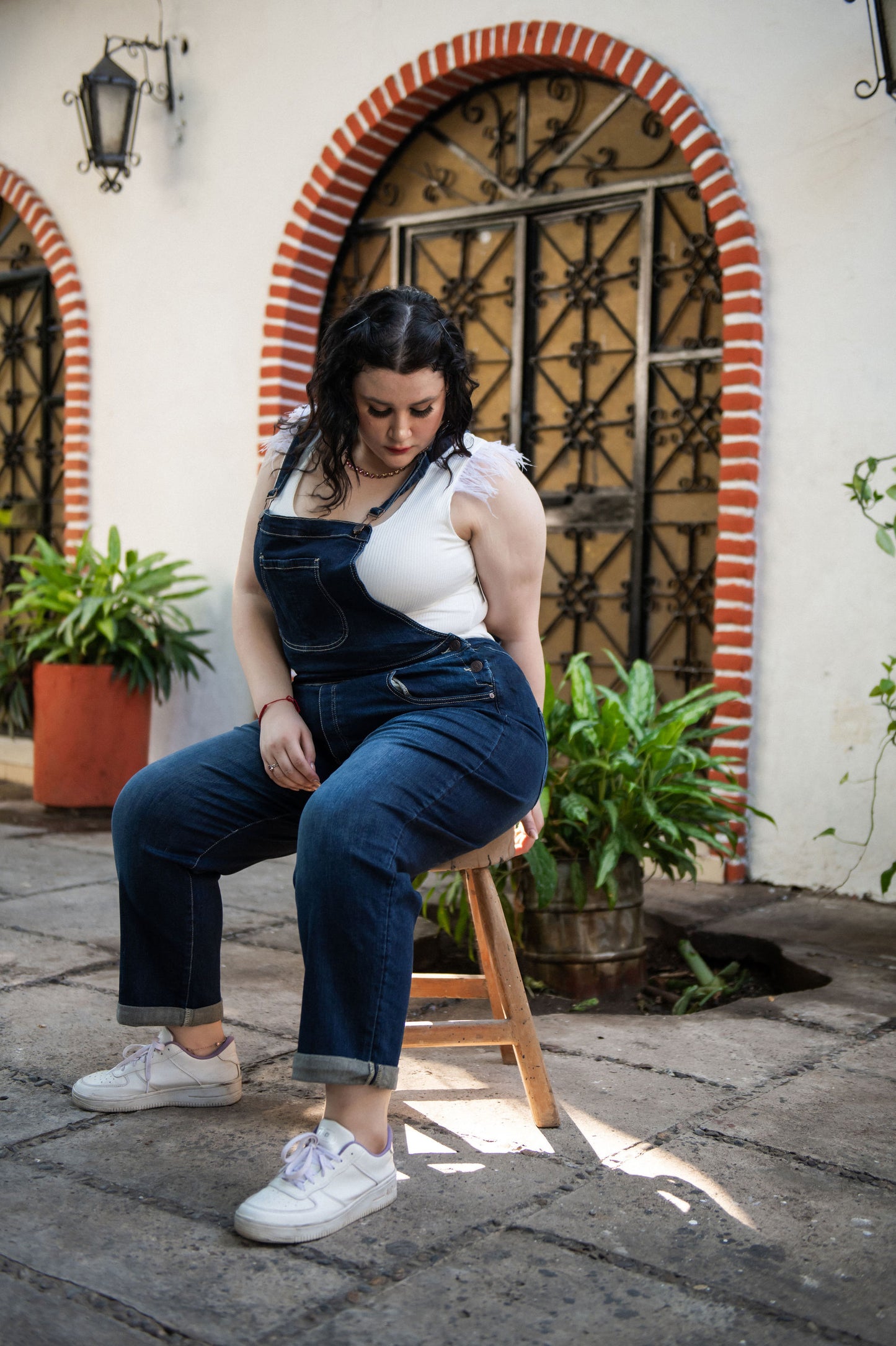 Blusa de tirante con plumas