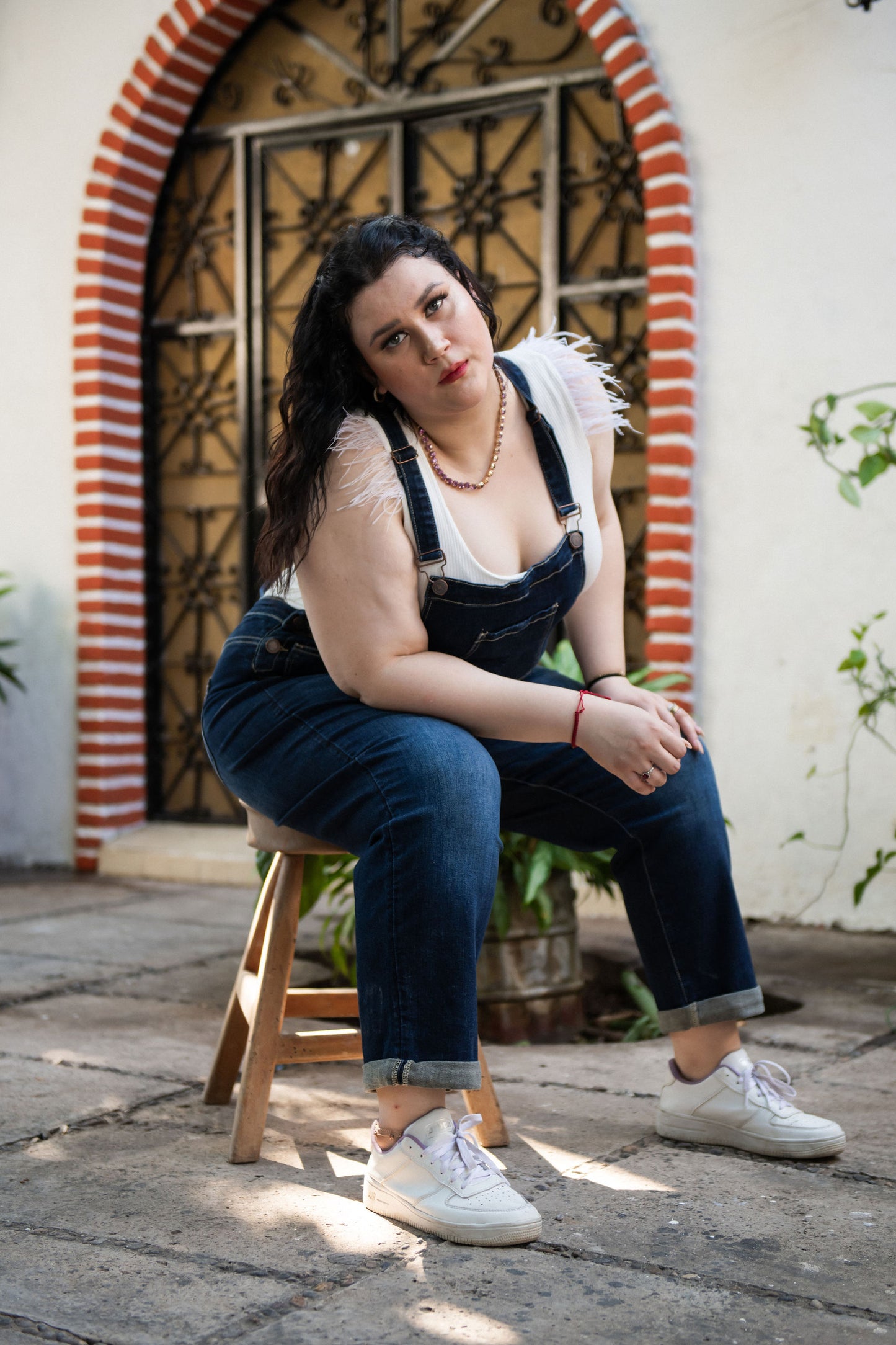 Blusa de tirante con plumas