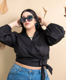 Blusa tipo croptop manga larga