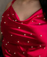 Blusa satín de tirante con perlas