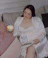 Pijama de seda con capa