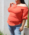 Blusa con un hombro descubierto